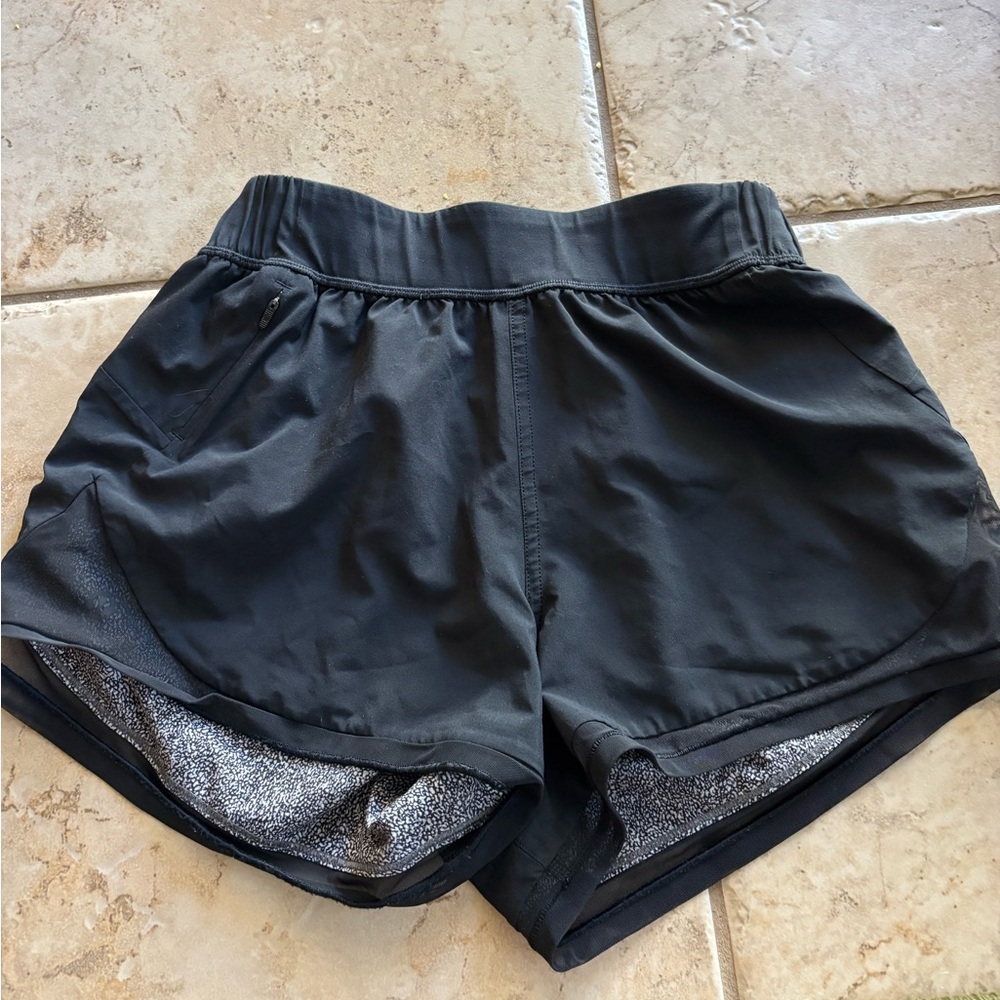 LULULEMON REVERSIBLE SHORTS